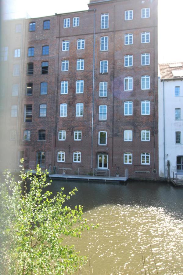 Neu! Einmaliges Loft Im Binnenhafen - Hafenblick! Hamburgo Exterior foto